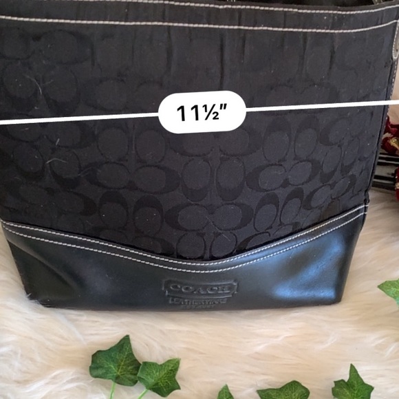 Women's Medium Soulder Purse - Picture 10 of 12